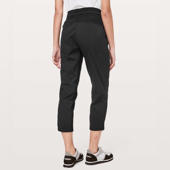 Lululemon Womens Dance Studio Crop 25" Pant Sz 2 Black Sweat-Wicking Lightweight - Picture 2 of 12